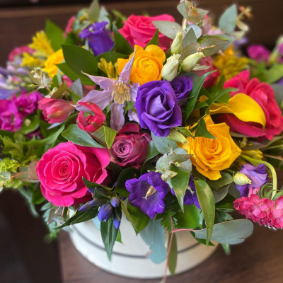 Simply The Best - A beautiful hat-box filled with a vibrant collection of flowers and foliage. Simply The Best - A beautiful hat-box filled with a vibrant collection of flowers and foliage.