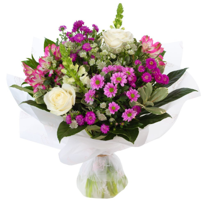 Hello - Say hello in style with this fabulous hand-tied. Why not take the opportunity to be spontaneous and surprise them today with a stunning flower delivery by their local florist. Hello - Say hello in style with this fabulous hand-tied. Why not take the opportunity to be spontaneous and surprise them today with a stunning flower delivery by their local florist.